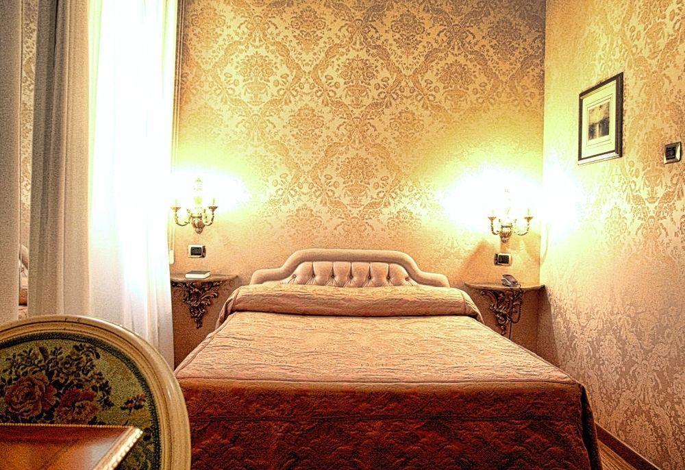 Hotel Des Epoques Рим Екстериор снимка